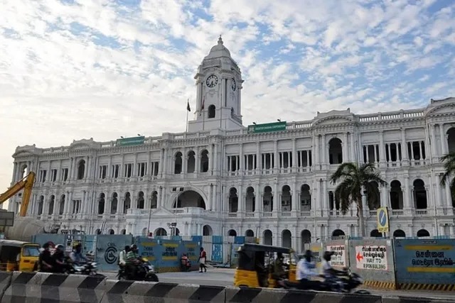 சட்டவிரோத விளம்பரப் பதாகைகளுக்கு ரூ.25,000 அபராதம்: சென்னை மாநகராட்சி அதிரடி உத்தரவு!